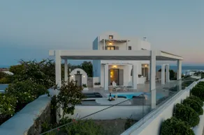 Deluxe Villa with Private Pool & Caldera View - Image 4