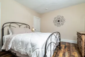 Cozy, Convenient, Downtown Nest - Image 2