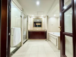 3 Suites · An elegant apartment near Epic Sana - Image 5