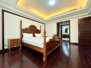 3 Suites · An elegant apartment near Epic Sana - Image 2
