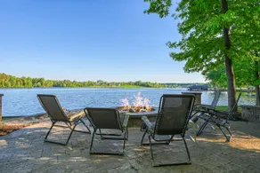 Spacious waterfront house with private hot tub, sauna, pool table - Image 2