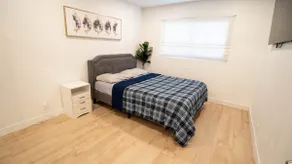 newly remodeled, no stairs - Image 5