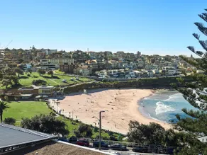Vue impressionnante sur la plage - Image 4