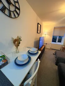 Full 2 bedroom ground-floor flat - Image 2