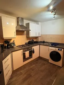 Full 2 bedroom ground-floor flat - Image 3