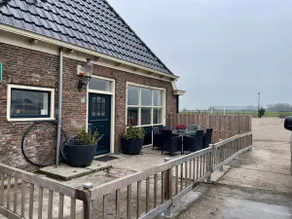 Nice home with free parking - Image 4