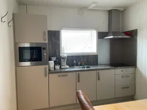 Nice home with free parking - Image 5