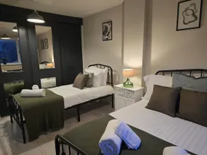 Spacious modern house w 2x bathrooms and parking - Image 4