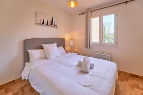 Spacious 3-room apartment with Air conditioning, Wi-Fi & Parking - Image 4