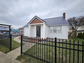 Heart of Smyrna 4 bedroom in town - Close to All! - Image 2