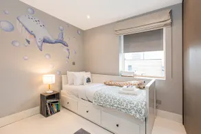 Elegant 2BR flat, 6 min Chiswick Park tube - Image 2