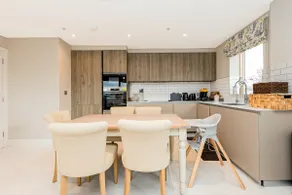 Elegant 2BR flat, 6 min Chiswick Park tube - Image 4