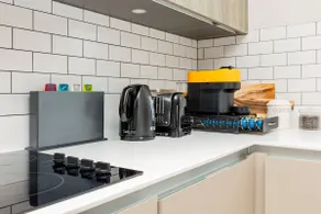 Elegant 2BR flat, 6 min Chiswick Park tube - Image 5