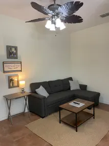 1 bedroom unit - free parking - Image 2