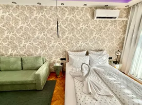 Theresa's City Park Apartment + A/C - Image 3