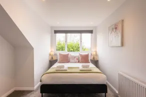 Luxury 3 Bed House in Giffnock. Big Garden & Drive - Image 2