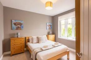 Luxury 3 Bed House in Giffnock. Big Garden & Drive - Image 3