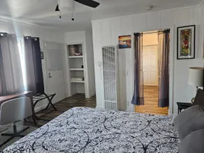 Hotel-Style Studio in South LA - Image 3