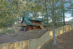 Family A-Frame: Fully-Fenced, Indoor&Outdoor Fun! - Image 2