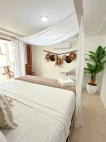 Modern Jíbara Getaway: Tradition and Comfort, King - Image 2