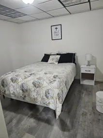 Newly remodeled 4bed/1bath unit - Image 3