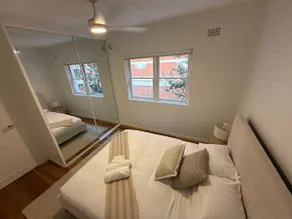 Randwick Retreat with Free Parking - Image 3