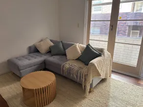 Randwick Retreat with Free Parking - Image 5