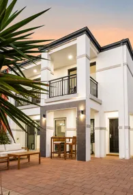 Avalon Bay Beachside Retreat + BBQ + Dogs Welcome - Image 2