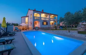 Big house with pool & garden close to airport! - Image 3