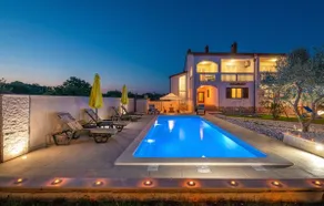 Big house with pool & garden close to airport! - Image 2