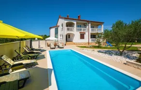 Big house with pool & garden close to airport! - Image 4