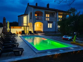 Big house with pool & garden close to airport! - Image 2