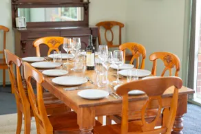 Large Comfy Home - Best Street in Central Albury - Image 2