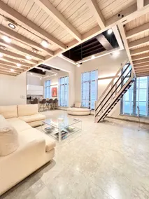 Luxury on Rue Haute - Image 4