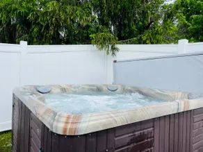 Large House: Lake Erie, Hot Tub, King Bed, Beaches - Image 3