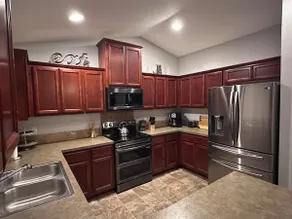 Spa-like Home w/Hot Tub, Massage Chair, Pool Table - Image 2