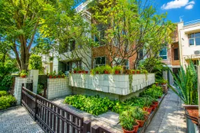 Opulent Antique 6BR Independent Villa in Gurugram - Image 3