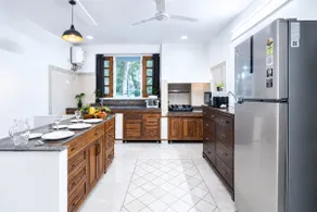 Opulent Antique 6BR Independent Villa in Gurugram - Image 2