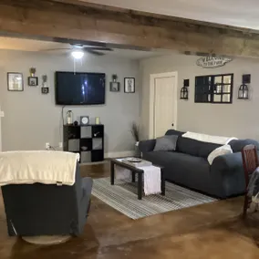 Cabin in the woods - Image 2