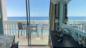 Beachfront Condo, Makaha shore  - Image 2