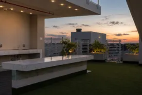 Hollywood Beach Penthouse Condo, Pool & Gym - Image 2