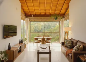 House with a view close to the center - Image 5