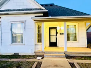 Downtown Delight Stylish 2 Bed - Image 2