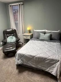 Downtown Delight Stylish 2 Bed - Image 3