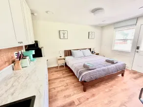 Evergreen oasis with King bed&kitchenette! - Image 3