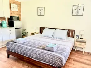 Evergreen oasis with King bed&kitchenette! - Image 5