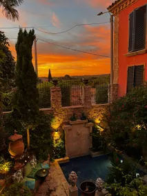 Country house with swimming pool and fireplaces - Image 2