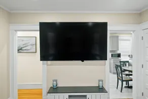 Spacious 4-bedroom Getaway Apt 5 mins from MBTA - Image 4