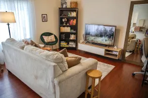 Cozy 1 Bed / 1 Bath Apartment - Image 5