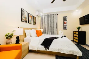 Kelly’s Luxury Suite - Where Comfort Meets Style. - Image 4